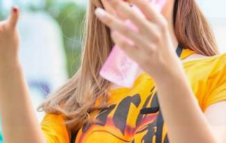 AISS爱丝(黄金版) – 不在乎套餐加价！灵儿的美丝照片闲来无事送你个免费样本，今天的“眼福”上哪儿找？