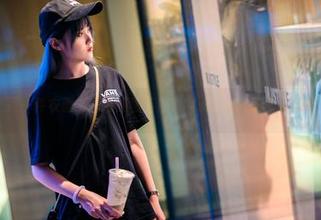 职业装不止是一件衣服，高清原图下的Akisoso秋楚楚更像是一种态度。