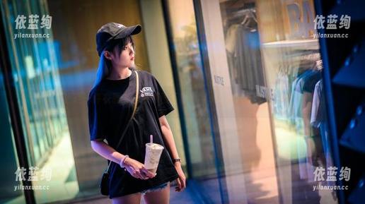 职业装不止是一件衣服，高清原图下的Akisoso秋楚楚更像是一种态度。