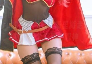 在Byoru的夜兰写真合集里游走：小心别掉进那个深邃的眼神