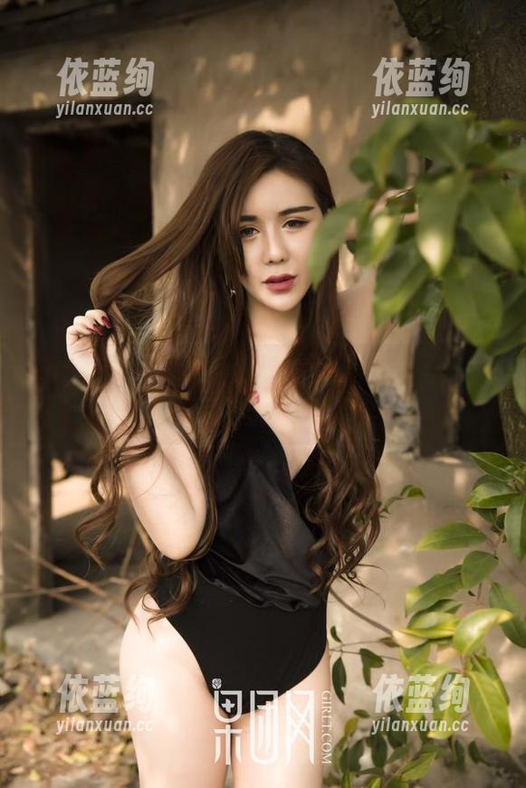 GIRLT果团网 - 翻翻龚玥菲的照片，这皮衣像极了我的青春叛逆期...
