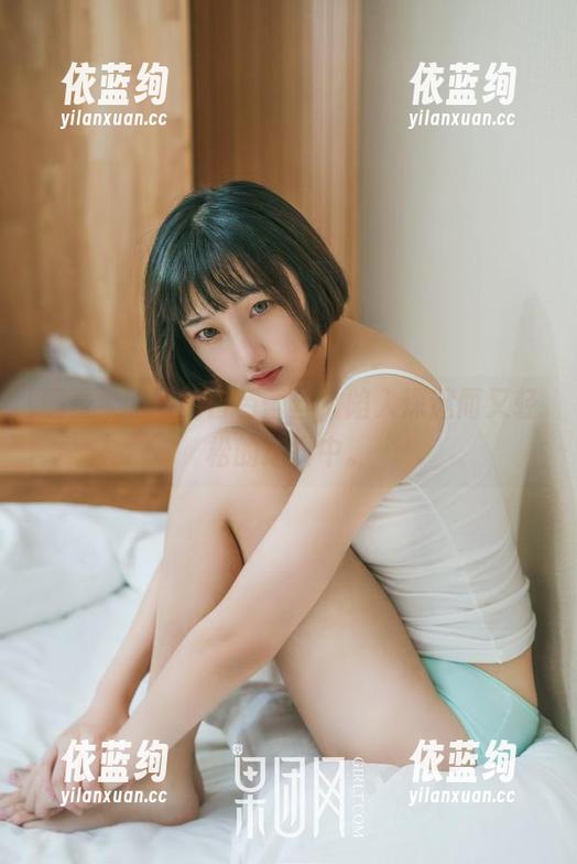 观看果团网的白色蕾丝，陷入深邃而又轻松的迷雾中。
