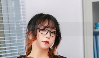 教室禁忌：原图不再神秘，Leah梓未更新来展现另一面！