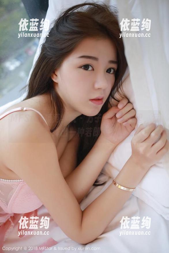MFStar模范学院-方子萱 MFStar模范学院 - 方子萱在网袜里,竟然能演绎出一种若即若离的美。