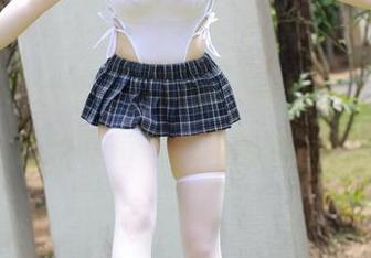 MFStar模范学院 – 离课铃还有五分钟，汐汐爱吃草莓与美图的校园瞬间。