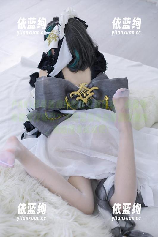 PAKI草莓酱和她的镂空新娘装，你有没有被深深吸引？美图里总有你遗漏的视角，快翻图集试试吧！