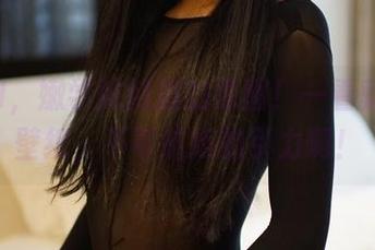ROSI，嫩学妹制服的原图！一看就想换壁纸，不可抗拒的引力啊！