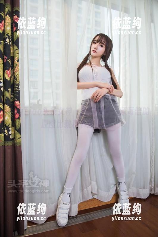 TouTiao头条女神-草莓酱 TouTiao头条女神 - 校园漫步,草莓酱的原图比教科书还精彩!