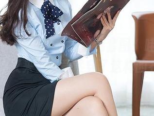 TouTiao头条女神 – 精选套图：哇，学妹莫小希又来了，竟然穿了这样的衣服…