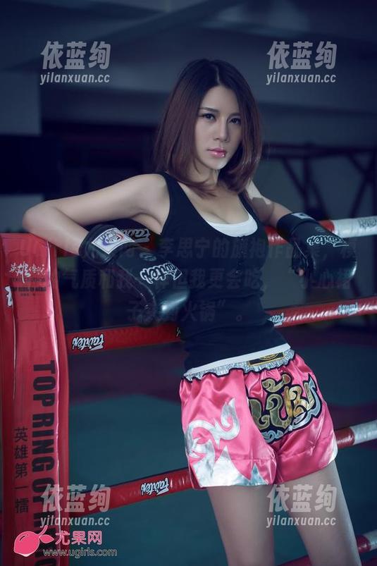 UGirls尤果网 - 李思宁的旗袍作品集，模特的气质和我一样但我更会吃，“小心裙子夹到火锅”。
