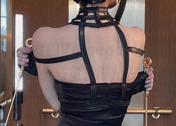 一组关于修女的Vinnegal私拍合集，内心的小乌龟躲哪儿去了？