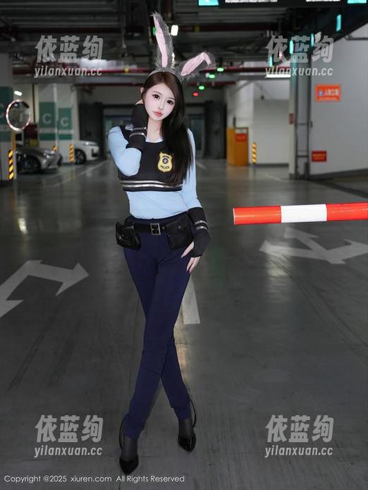 Xiuren秀人网 - Candy糖糖写真新作：黑丝系列，踩得我心里直打鼓！