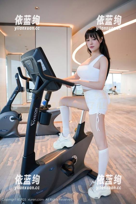 Xiuren秀人网-小兔纯纯 Xiuren秀人网 - 原图欣赏:小兔纯纯化身JK,青涩又让人想多了几秒!