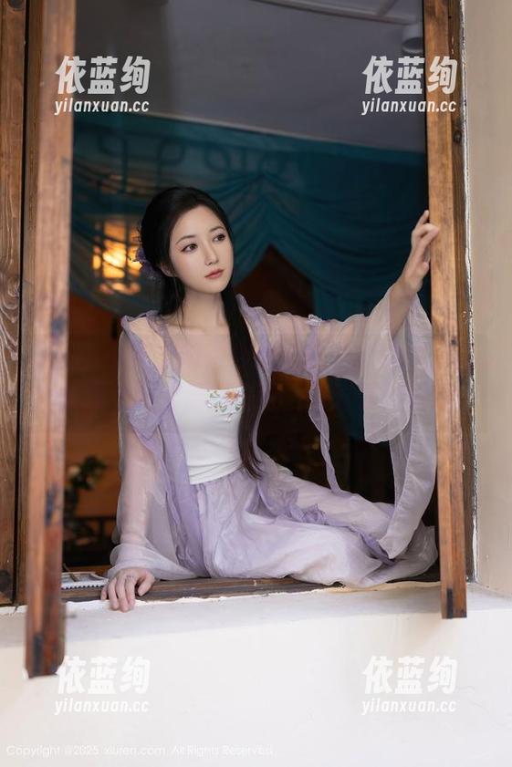 Xiuren秀人网 - 少女心雪雪的制服：换个角度看图库里的美好，绝对是种眼福。