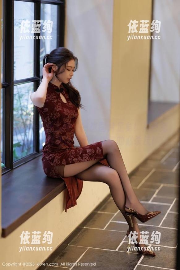 Xiuren秀人网-月野兔美妞 Xiuren秀人网 - 一张图片足矣!月野兔美妞在线亮出自己油腻腻的必杀技!