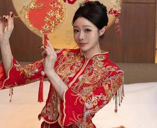 Xiuren秀人网 – 李丽莎眼镜最新图册，突然觉得我也应该开始收藏眼镜了，迷人得很。