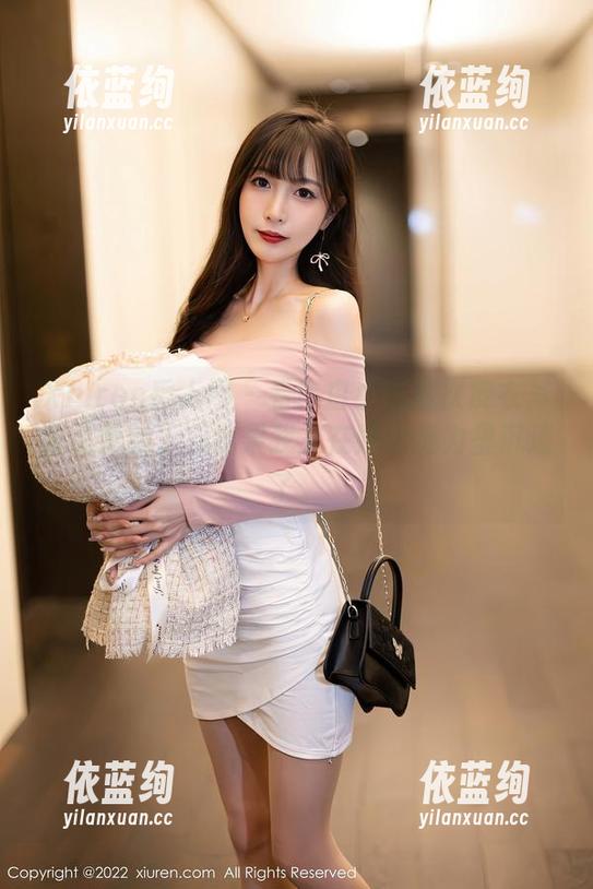 Xiuren秀人网 - 看！白小喵这次皮衣写真又更新了，结果我又在她的魅力里沉迷了。