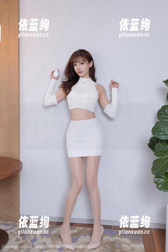 Xiuren秀人网 - 这组写真虽然叫“姐姐”，不过赵惟依coco可是有种不同的气质喔！
