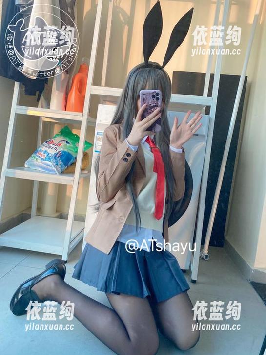 “二次元之约”—at鲨鱼的JK黑丝cos，火辣图片惹人共鸣