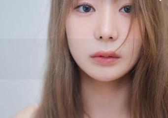默默看wuyo(우요)的ArtGraviaVol，合集里的每一张都让我有种想多看一会的冲动