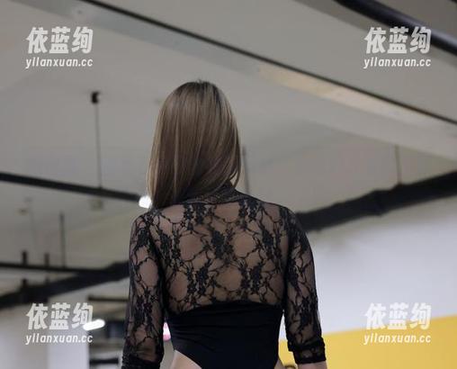 微密圈 - 翻看乙醇子的礼服图集，发现好几张图美到让我目呲欲穿。