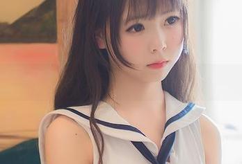 向小圆的校服图册：这是我见过最有仪式感的书本翻阅！