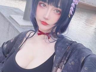 瑜伽写真频现，啾小妍的身姿让我理解了“蜈蚣”这词的深意。