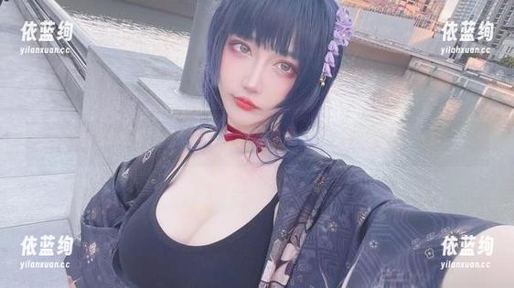 啾小妍 瑜伽写真频现,啾小妍的身姿让我理解了“蜈蚣”这词的深意。