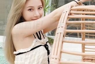 嗲囡囡 – 又添新作！周大萌的双人套图更新成了一种无形的连接。