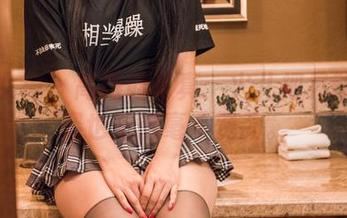 头条女神 – 高跟鞋写真：火儿把晃动的身姿也拍得毫不费劲。