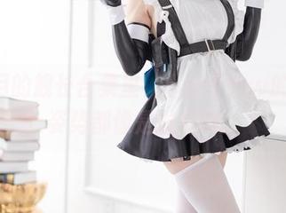 在6月的舰长合集里，小仓千代w的每个姿势都像是抛媚眼。