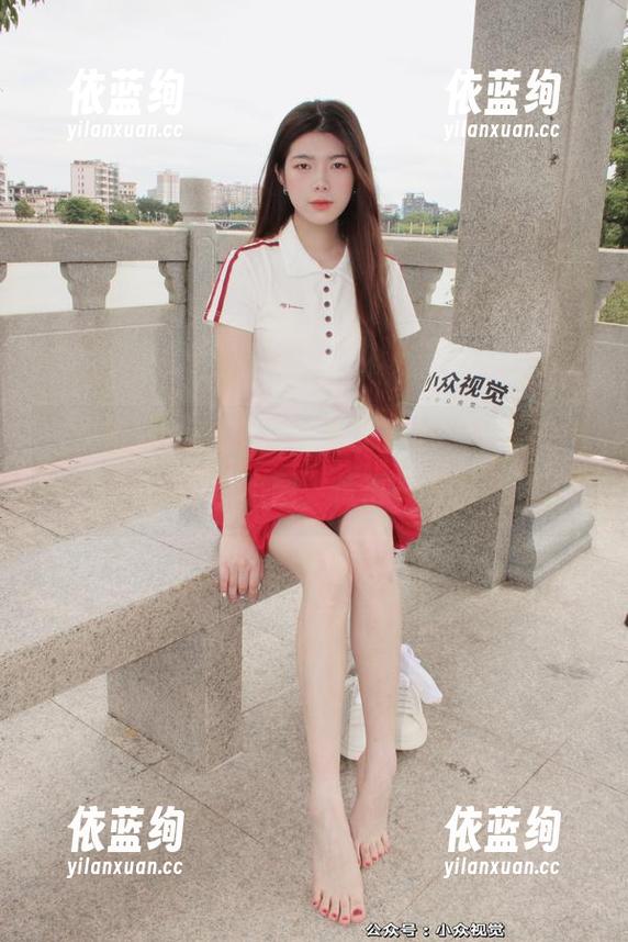 小众视觉 - 撩拨你的视线，思思姐与“秘书”这组图，值得一看。