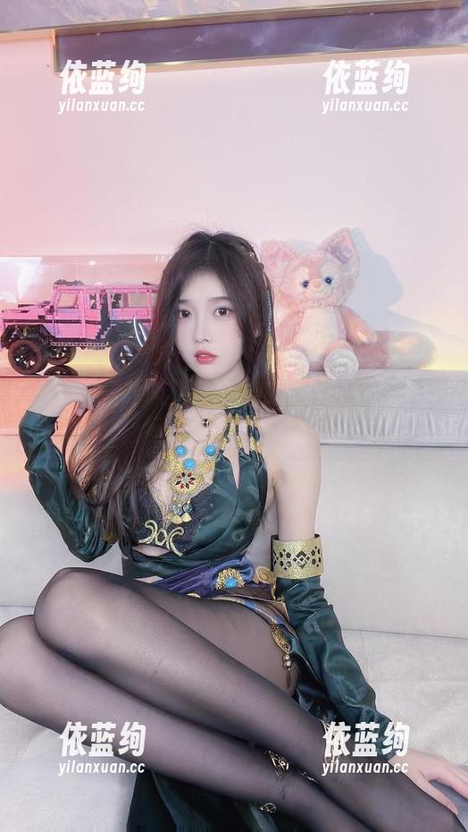 小小奶瓶儿 小小奶瓶儿的双马尾制服大战:写真分享,师生你猜谁是主角!