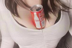小泉学姐吖也有无意中的管理，日常精选下的写真集，分明透着一股洒脱。