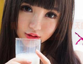 尤果网 – 郭婉祈的吊带写真，夏天的回忆在光影之间摇曳。