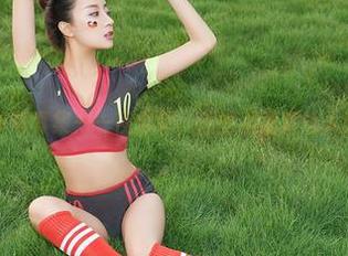 尤蜜荟 – 尹菲写真集——夜芳菲，这些画面真让人想多看几眼。