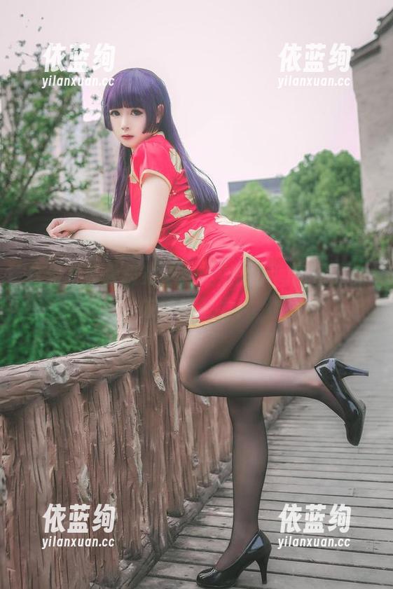 这组写真太极致了，巧克力小圆面包的女友独特魅力！