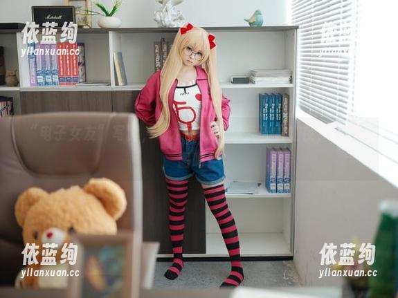 “电子女友”写真，幼水铃衣带你云逛霓虹夜，下载个图吧！