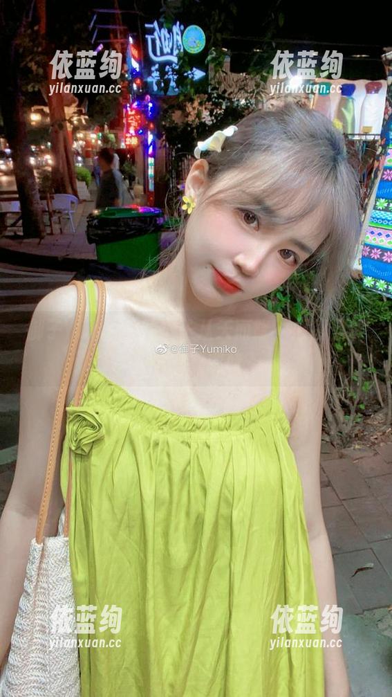 御子Yumiko 御子Yumiko的裙子从天而降,原图里能不能先别膨胀?