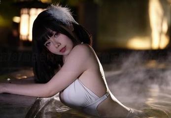 末夜787的白色内衣写真：免费的乐趣，偷偷找乐子！