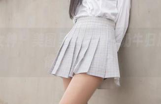 梦丝女神 – 美图里的香萱：奶牛归属，她像在潜水吗？