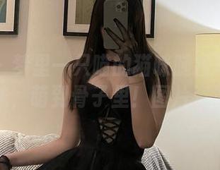 微密圈 – 梦里一只喵的猫咪腿控写真：白色吊带袜，萌到骨子里！图片资源请收好