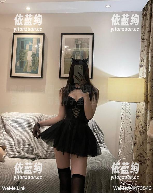 梦里一只喵 微密圈 - 梦里一只喵的猫咪腿控写真:白色吊带袜,萌到骨子里!图片资源请收好