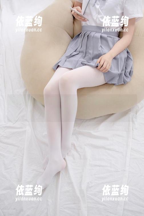 在森萝财团找到了黑丝与校服的完美搭档，美图集满分！