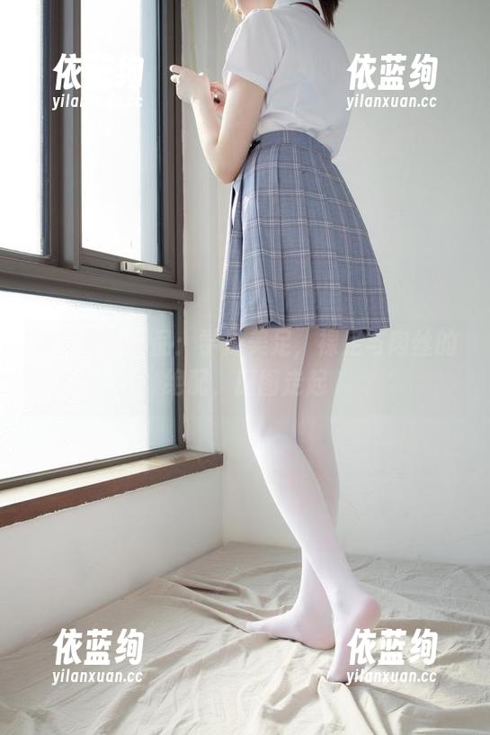 森萝财团 森萝财团出品:学妹美足,裸足与肉丝的绝配,原图走起
