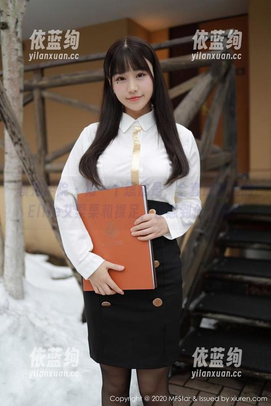 模范学院-Ellie艾栗栗 模范学院 - 第一个想法是,全套原图里的Ellie艾栗栗和裸足,注意到什么没?