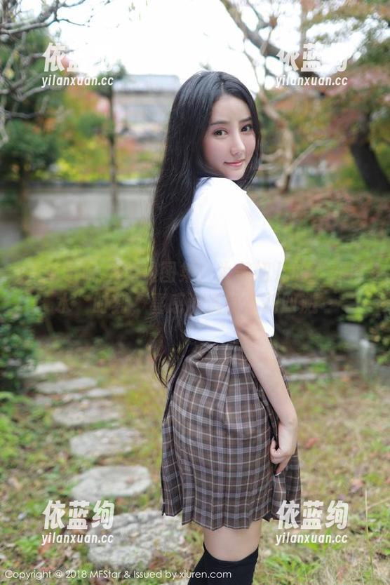 模范学院-大美妞儿 模范学院 - 免费图集:大美妞儿的“死库水”时刻,喜感满满的水花四溅~