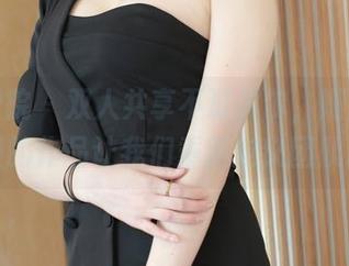 模范学院 – 双人共享不过尔尔，姗姗就打奥特曼的作品让我们重新定义团队精神。