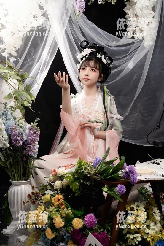 爆机少女喵小吉 爆机少女喵小吉最新泳装分享,真希望我也是那个泳池边的旁观者……