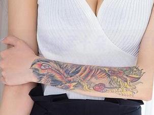 爱尤物 – 礼服里的孟十朵，图库中也流露撩人的微妙